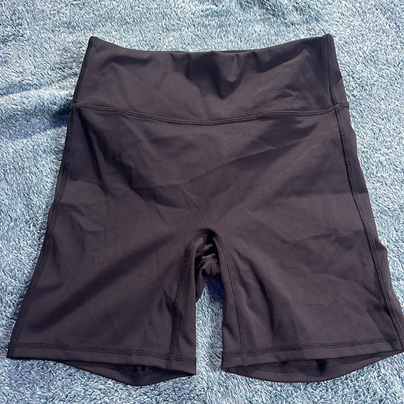 NWT Fabletics Anywhere Motion365+ High-Waisted 6" Short - black - Picture 2 of 8